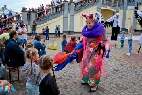Уличный театр BeZlim F (theatre)